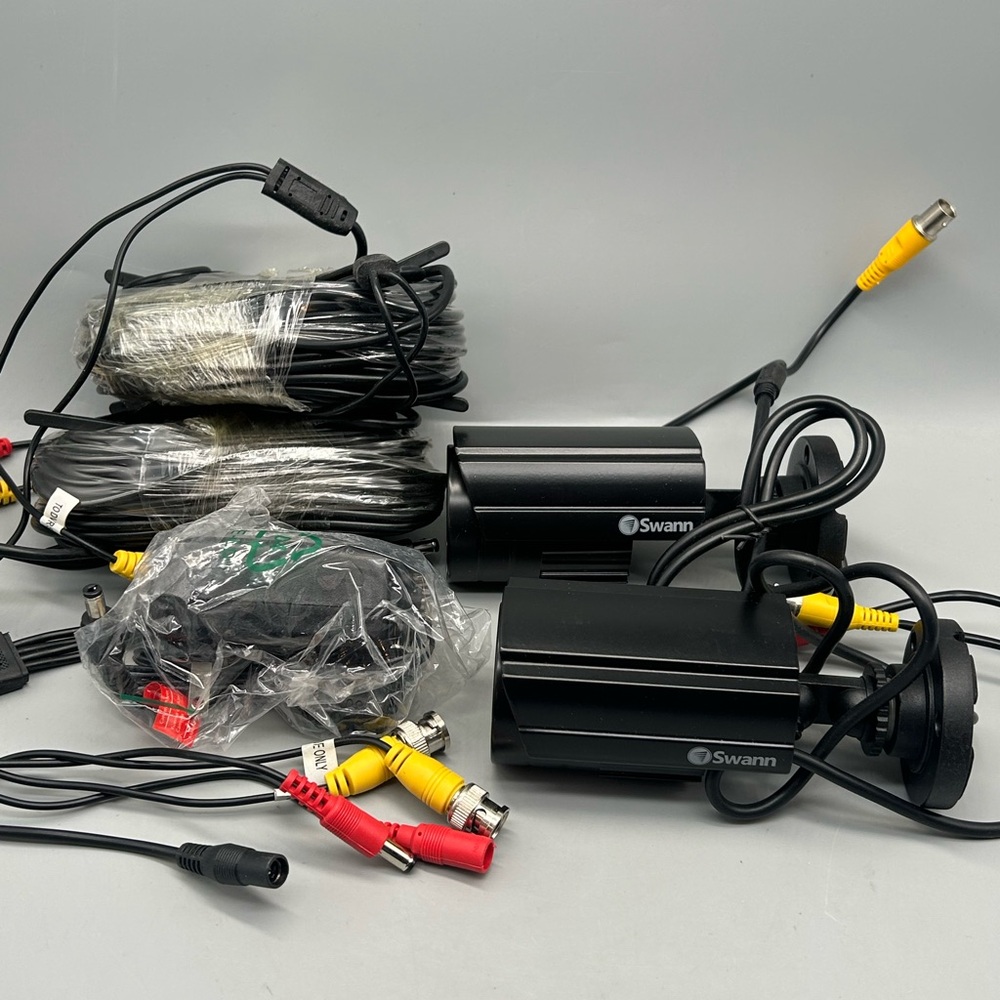 Swann SRPRO-615CAM 650TVL Security Cameras & Cables - Lot of 2